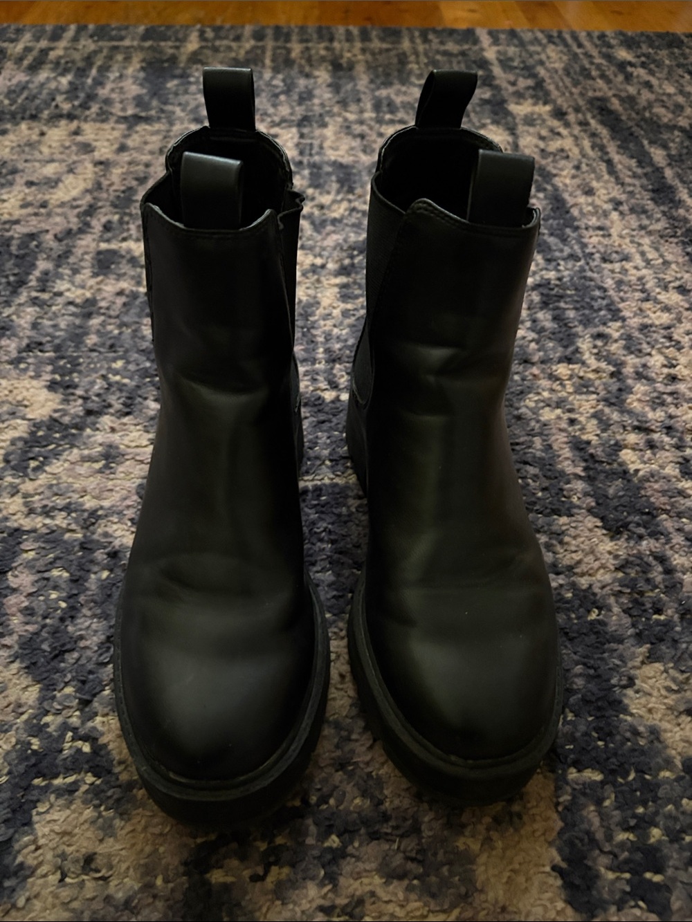 H&M Black Chelsea Boots - Sleek Pull-On Leather Ankle Boot